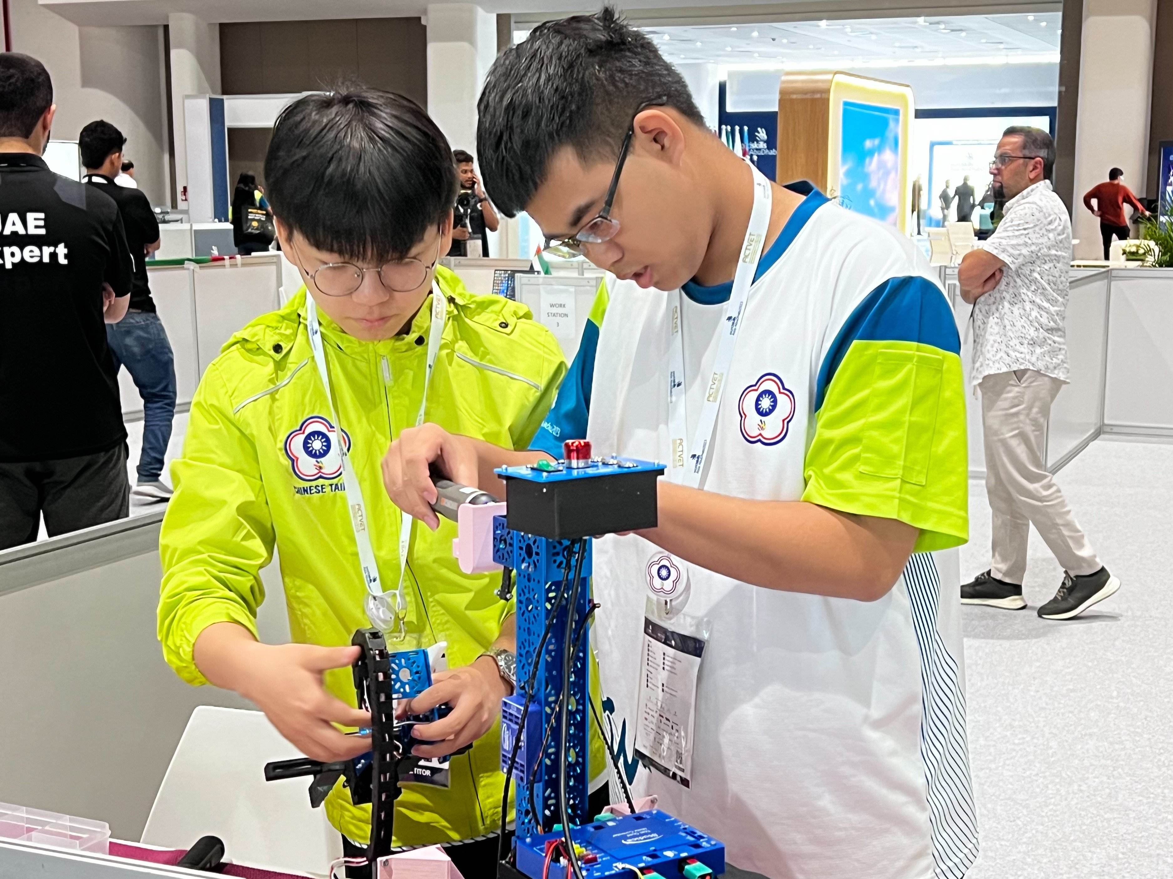 J23 自主移動機器人