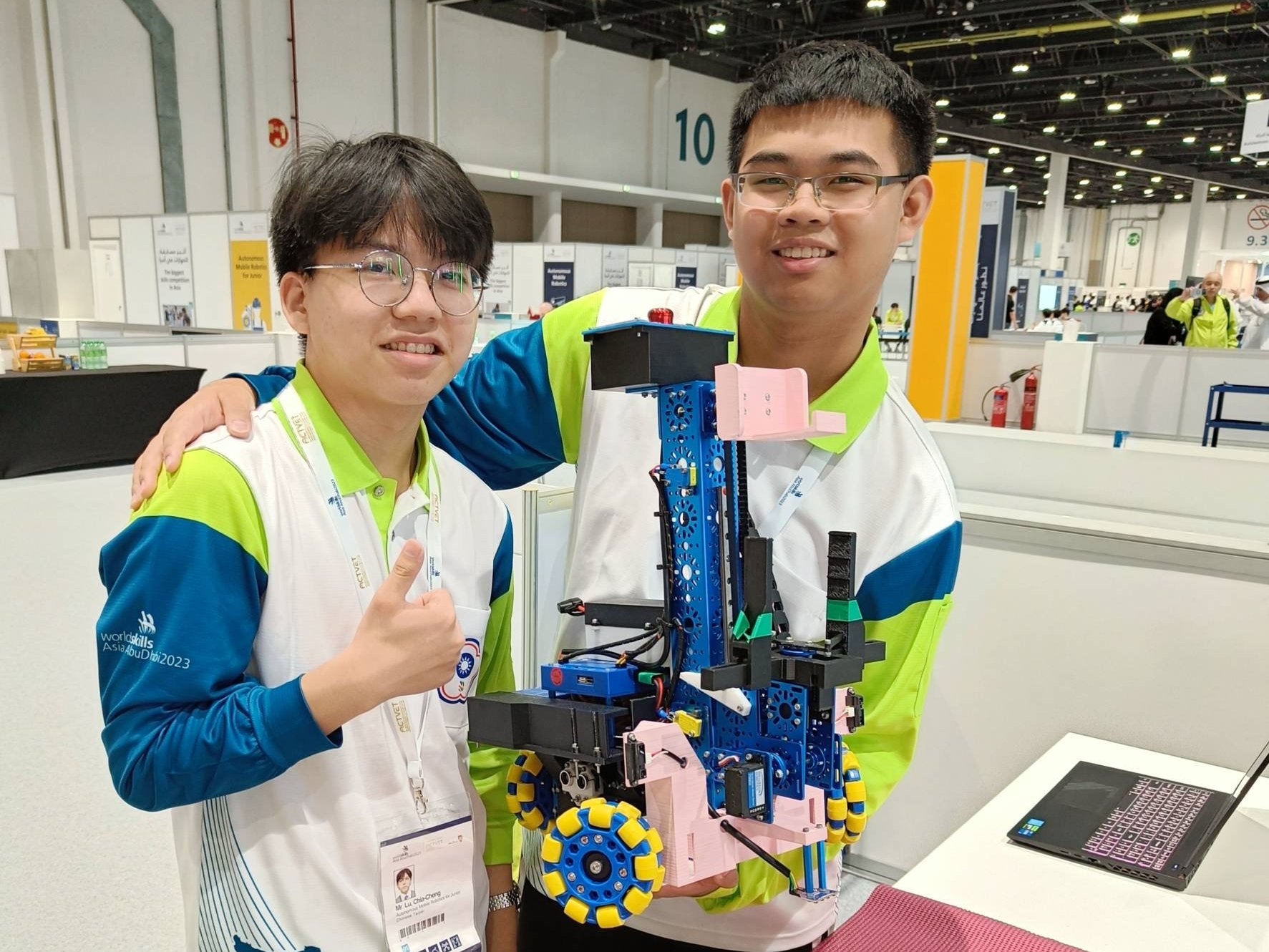 J23 自主移動機器人